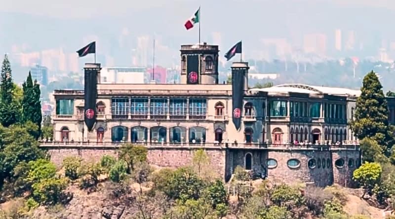 El INAH denuncia a Max Latinoamérica por utilizar imágenes editadas del emblemático Castillo de Chapultepec para la promoción de la serie sin permiso oficial.