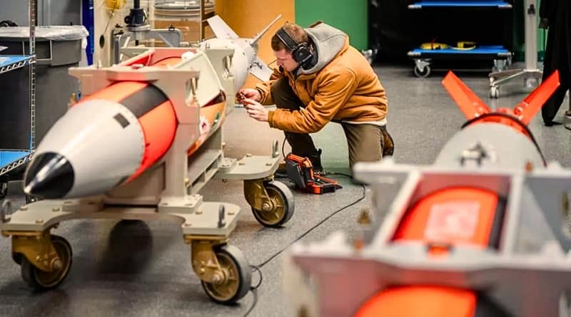 La nueva versión de la histórica bomba nuclear B61 moderniza la disuasión estadounidense en un contexto geopolítico más volátil; su despliegue finaliza en 2027.