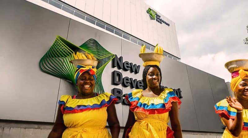 Gustavo Petro avanza en la adhesión al Nuevo Banco de Desarrollo del BRICS y promueve megaproyecto férreo que conectará los océanos Pacífico y Atlántico.