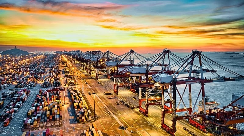 La segunda economía mundial muestra resiliencia frente a tensiones comerciales y crisis inmobiliaria, aunque advierten riesgos en demanda interna y aranceles